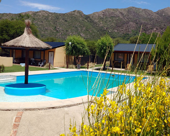 Tenemos Una  piscina soñada de 8 x 14 metros con cierre perimetral, 
sector para niños y amplia vereda. (solo en temporada) con una pequeña isla
para sentarse en el agua.