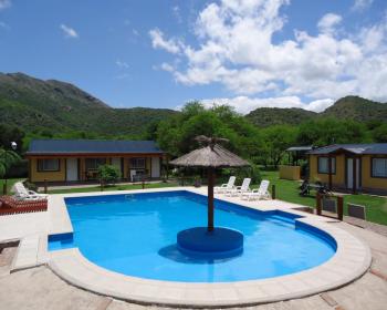 Tenemos Una  piscina soñada de 8 x 14 metros con cierre perimetral, 
sector para niños y amplia vereda. (solo en temporada) con una pequeña isla
para sentarse en el agua.